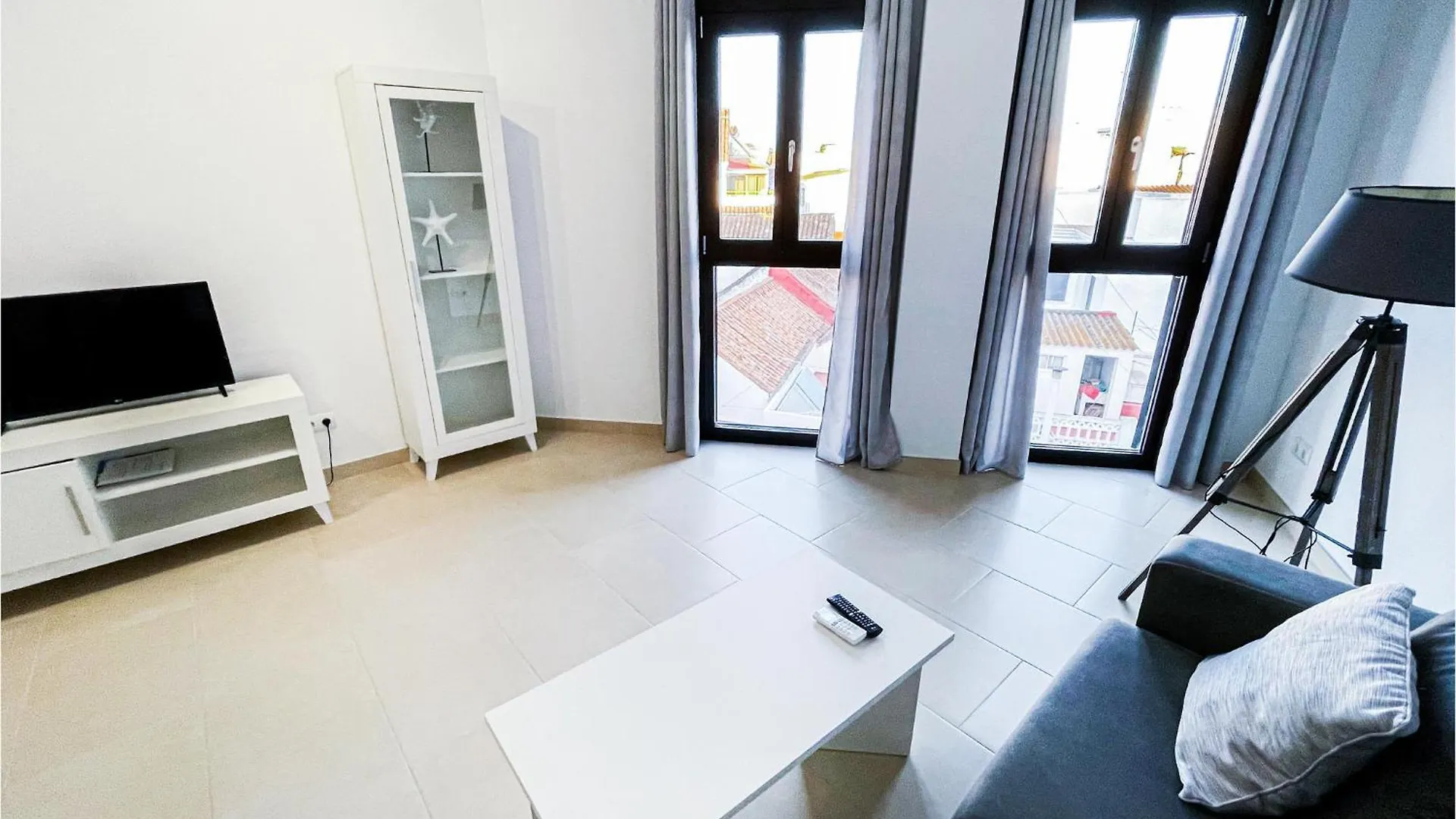 Gorgeous Apartment In Estepona With Kitchen 0*,
